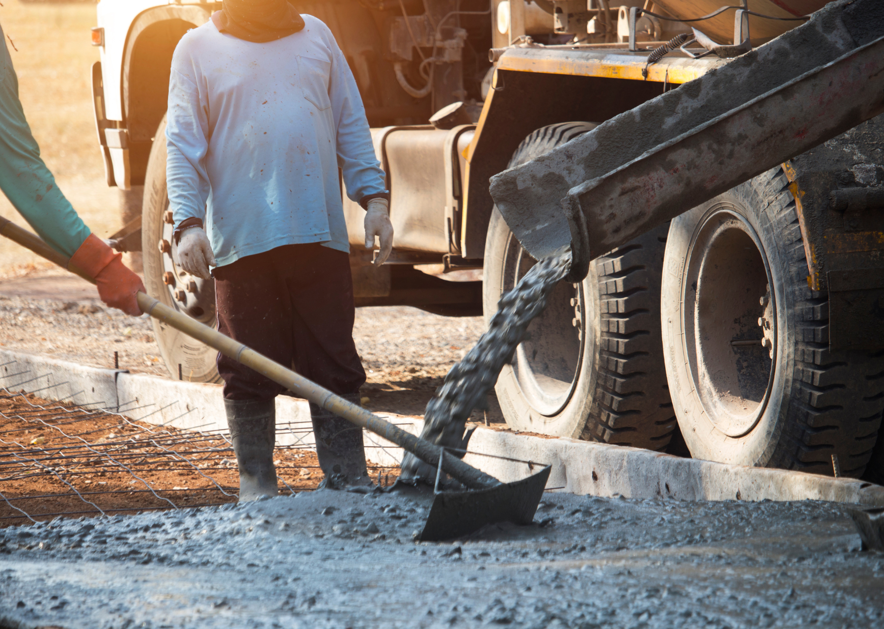 Enhancing Efficiency and Safety: The Benefits of Aluminum Lightweight Chutes for Cement Mixers